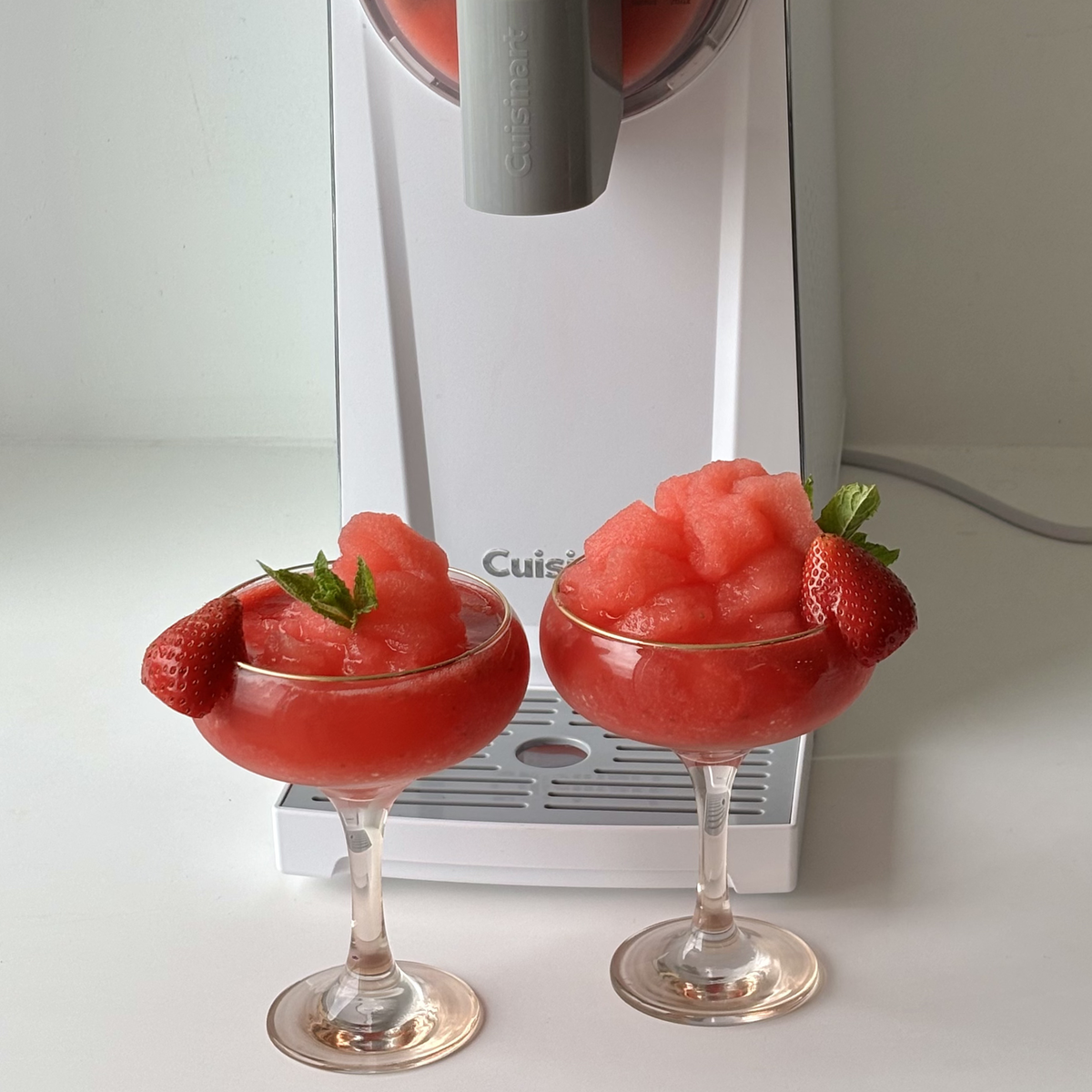 Frozen Strawberry Rita Buzz Ball-1