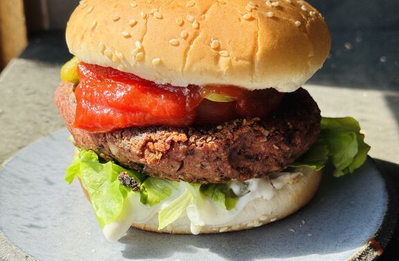 Meaty-Style Tempeh & Black Bean Veggie Burgers